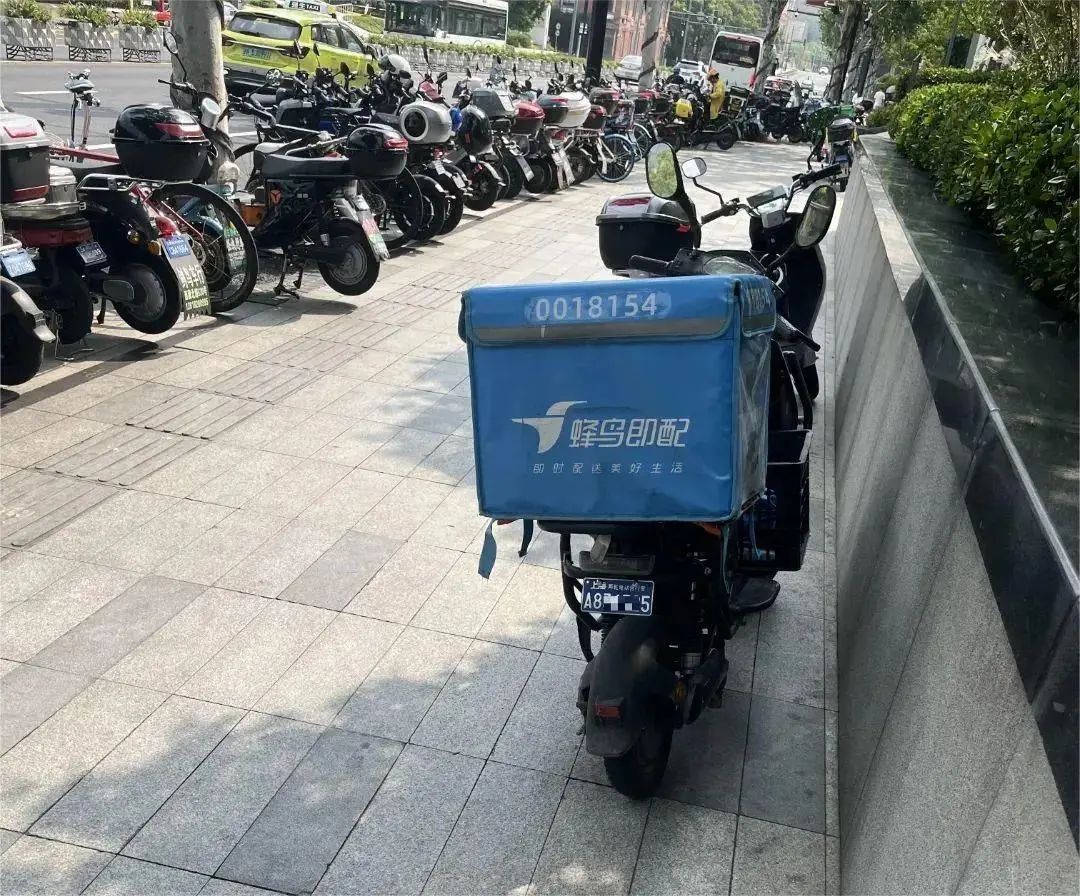 即时配送频现交通乱象，如何治理？