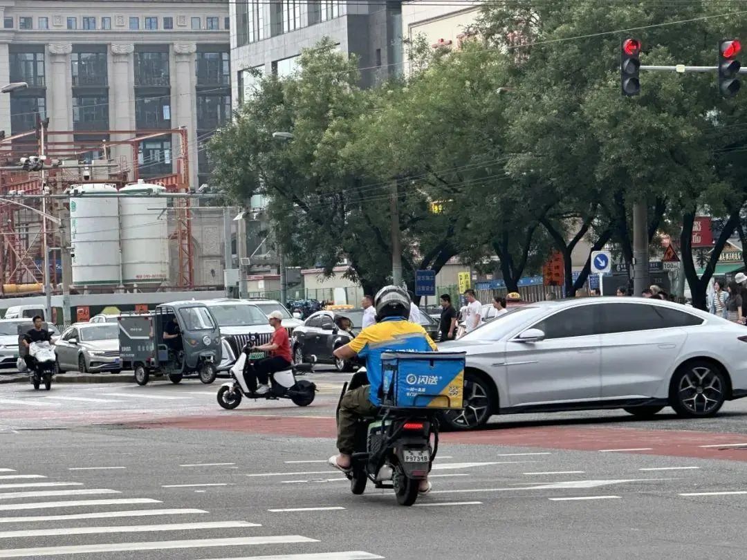 即时配送频现交通乱象，如何治理？