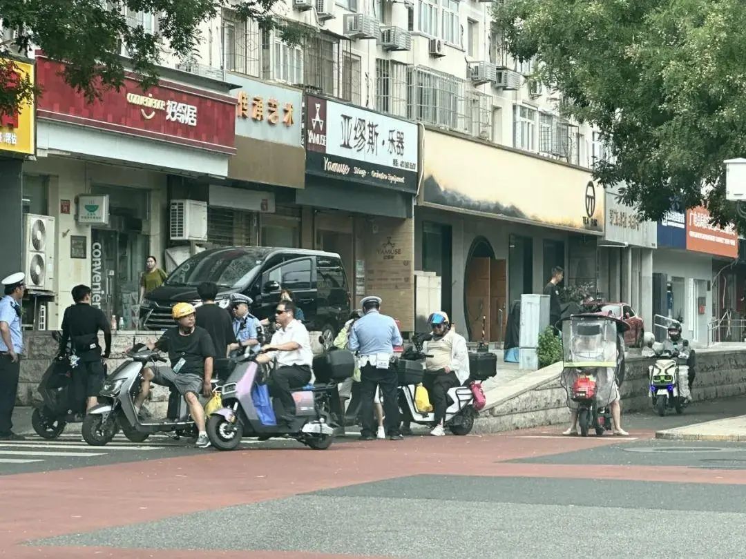 即时配送频现交通乱象，如何治理？