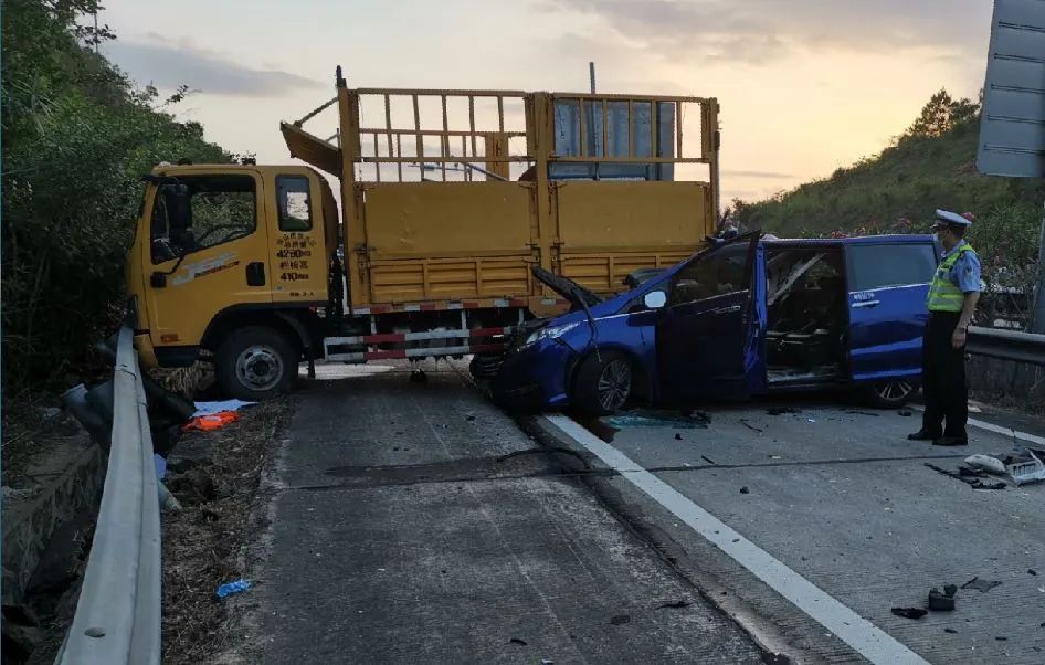 广州交警提醒:暑假出行,高速上这些行为很危险! 广州交警提醒:暑假出行,高速上这些行为很危险!