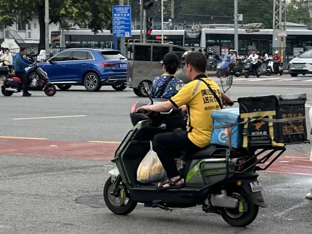 即时配送频现交通乱象，如何治理？