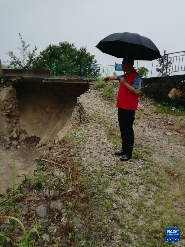 湖南衡阳南岳区突发山体滑坡