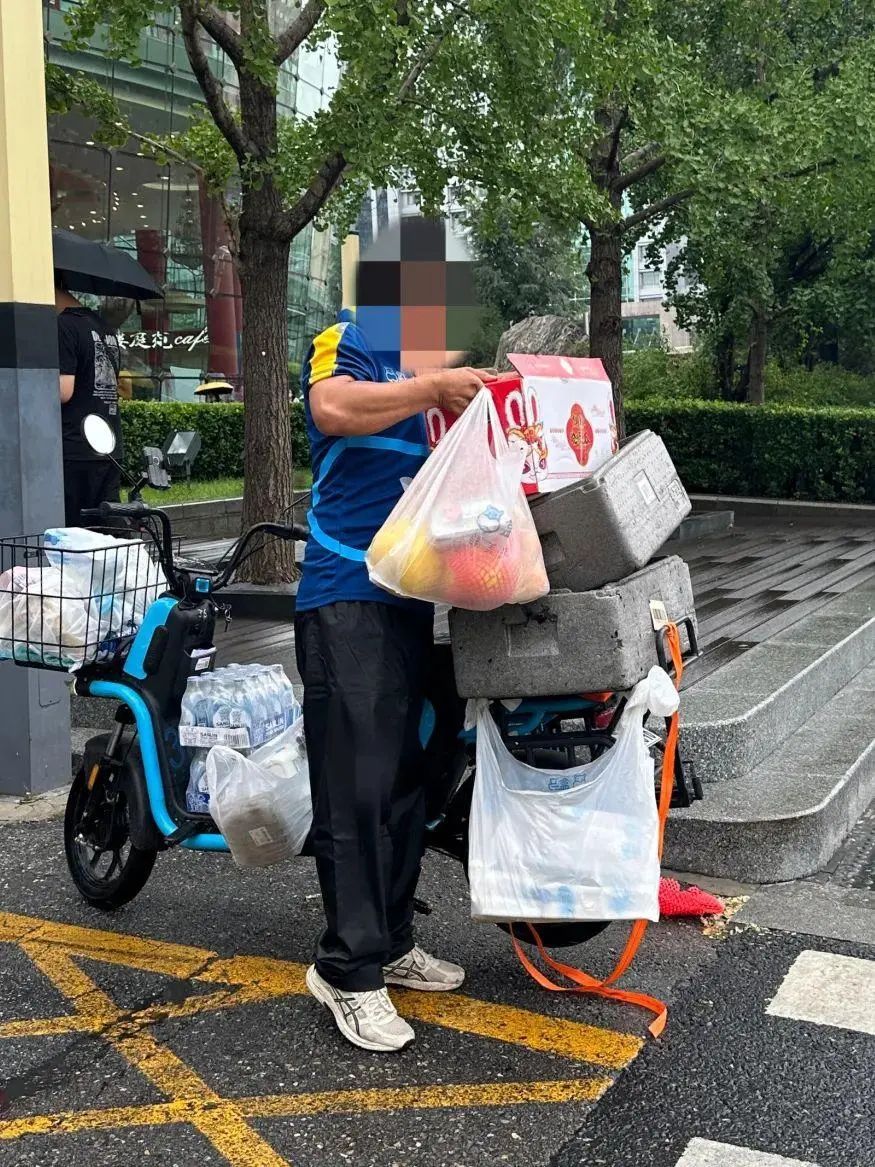 即时配送频现交通乱象，如何治理？