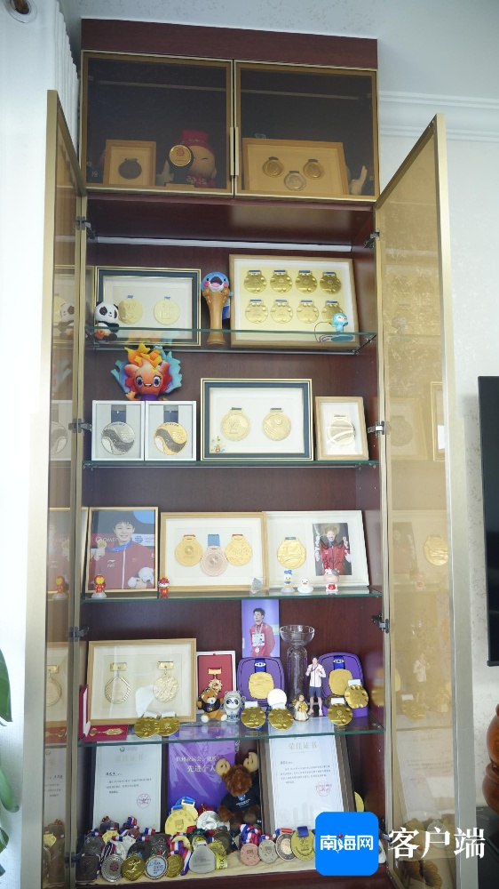 向光而行！海南姑娘巴黎“摘金”，带你认识不一样的陈艺文
