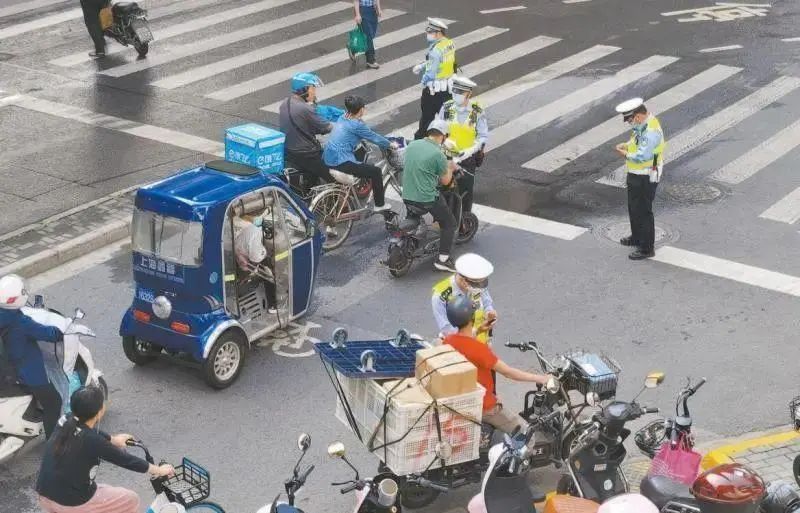 即时配送频现交通乱象，如何治理？