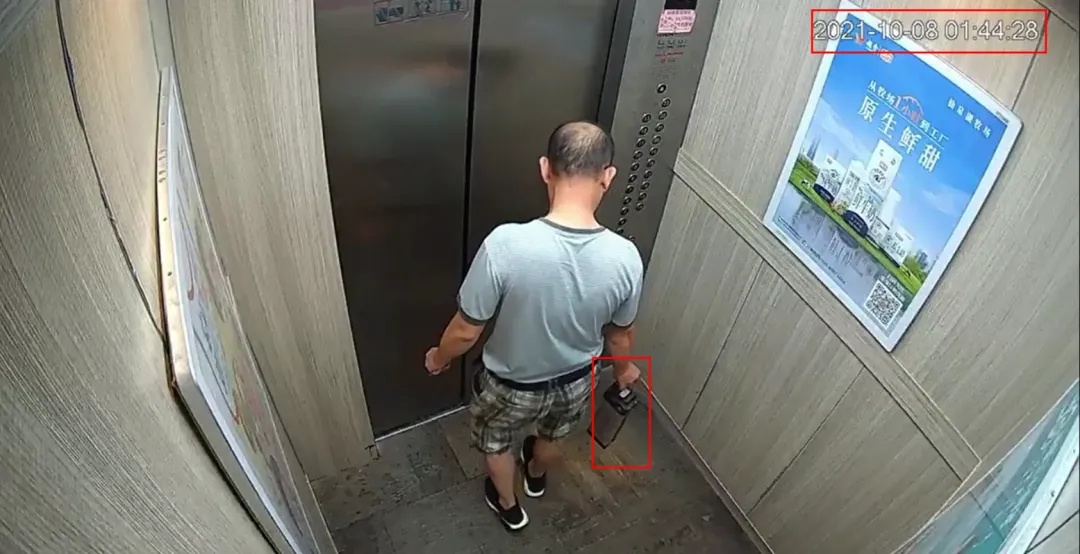 短短几秒，火光吞噬电梯！