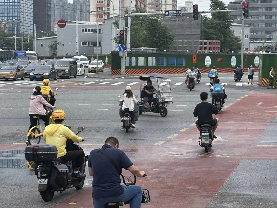 即时配送频现交通乱象，如何治理？