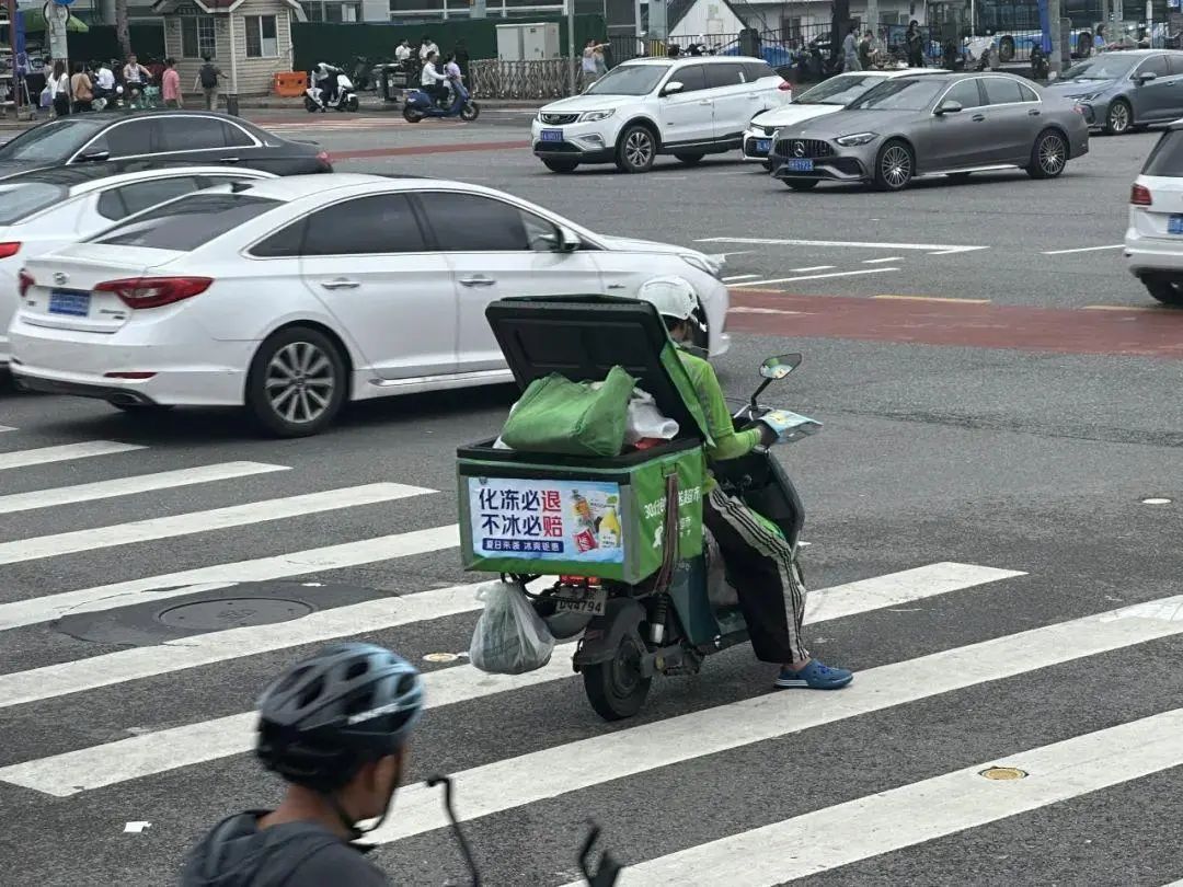 即时配送频现交通乱象，如何治理？