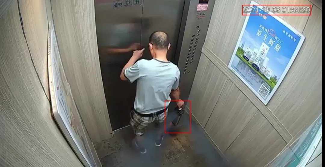 短短几秒，火光吞噬电梯！