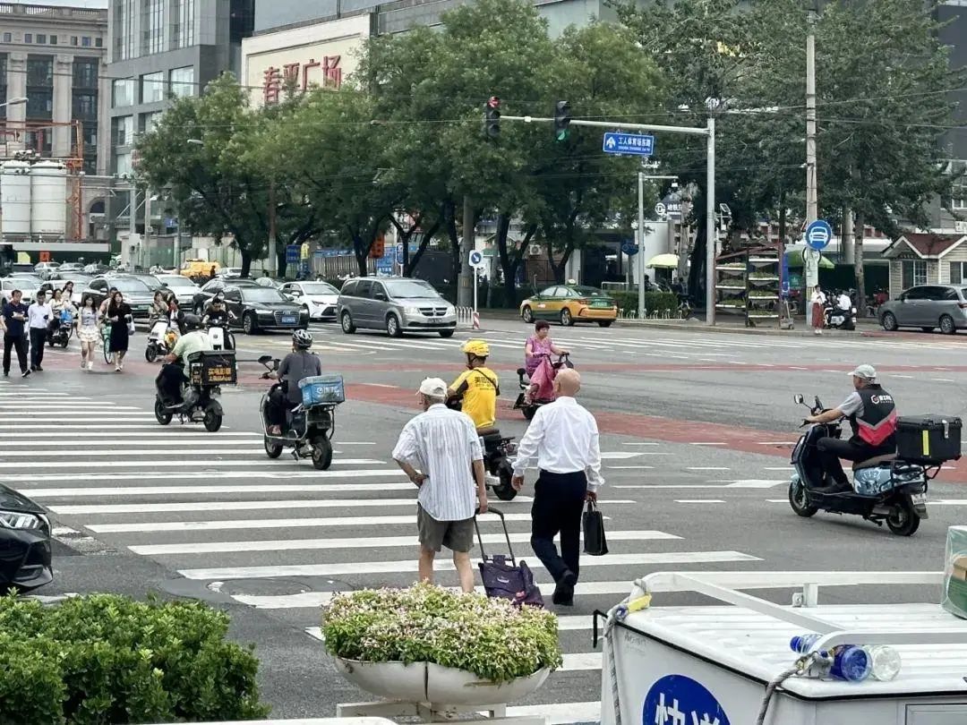 即时配送频现交通乱象，如何治理？