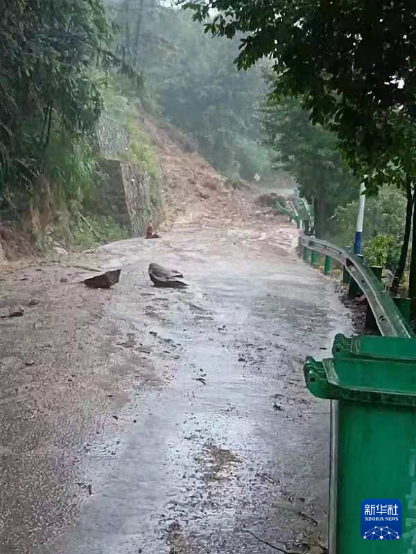 湖南衡阳南岳区突发山体滑坡