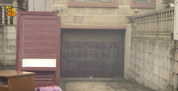 受不了!自家车库多次被邻居停车堵门,邻居的话让人意想不到… 受不了!自家车库多次被邻居停车堵门,邻居的话让人意想不到…