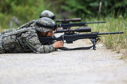 不服“暑”!直击武警官兵野外驻训 不服“暑”!直击武警官兵野外驻训