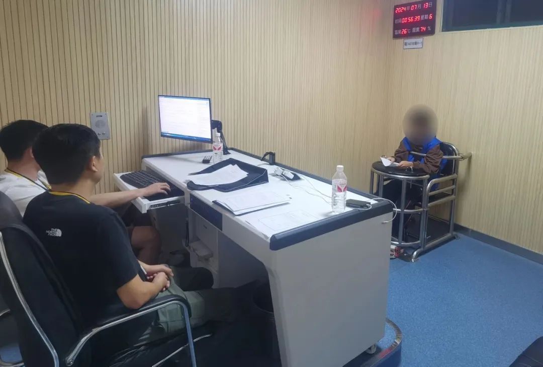 00后女生相约酒店寻“开心”？民警：抓！