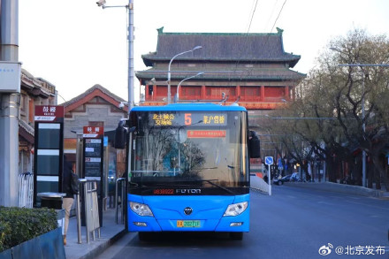 北京这条公交89岁了！每天两万多人乘坐它打卡中轴线