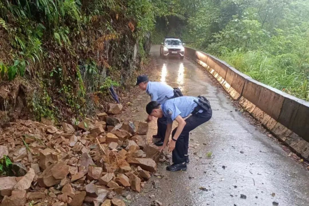 三预警齐发！湖南公安紧急抢险，转移群众