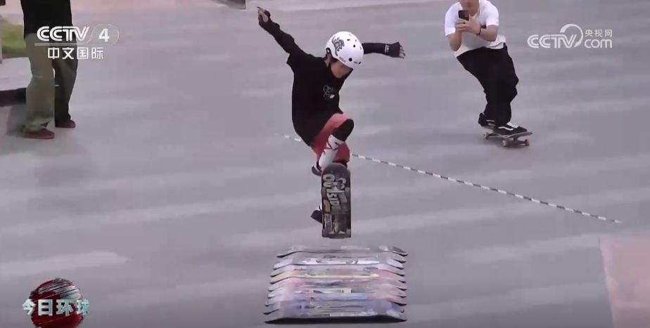 “奥运热”带动滑板运动火出圈 为消费市场注入新活力 “奥运热”带动滑板运动火出圈 为消费市场注入新活力