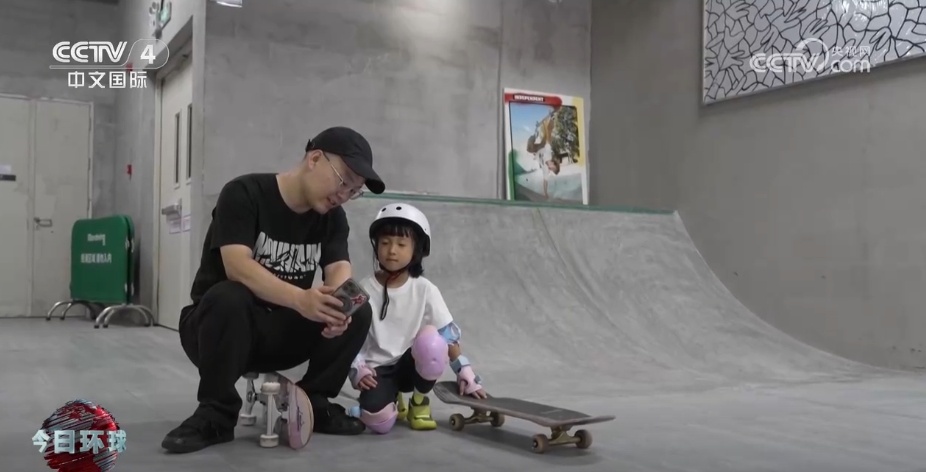 “奥运热”带动滑板运动火出圈 为消费市场注入新活力 “奥运热”带动滑板运动火出圈 为消费市场注入新活力