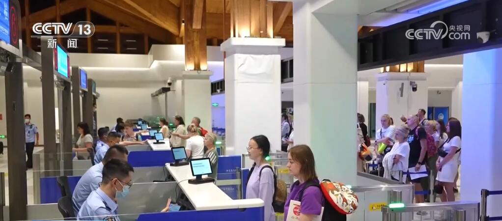 免签政策扩大 更多外国人来华感受生动、温暖、烟火气的中国 免签政策扩大 更多外国人来华感受生动、温暖、烟火气的中国