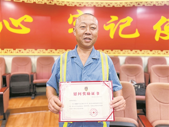“爱管闲事”的他们多次救人