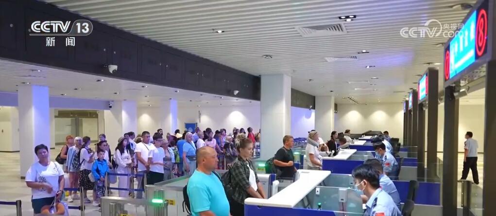 免签政策扩大 更多外国人来华感受生动、温暖、烟火气的中国 免签政策扩大 更多外国人来华感受生动、温暖、烟火气的中国