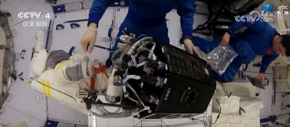 在轨超90天、两次出舱、多项实(试)验项目 神舟十八号乘组收获满满 在轨超90天、两次出舱、多项实(试)验项目 神舟十八号乘组收获满满