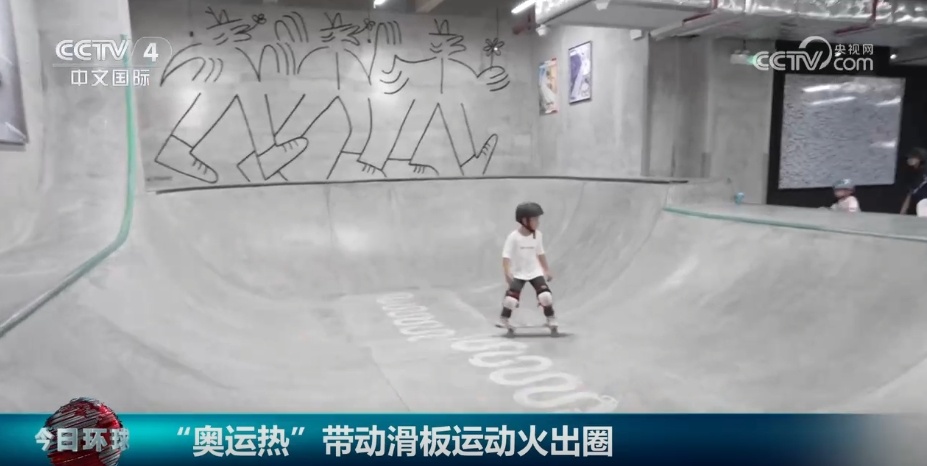 “奥运热”带动滑板运动火出圈 为消费市场注入新活力 “奥运热”带动滑板运动火出圈 为消费市场注入新活力