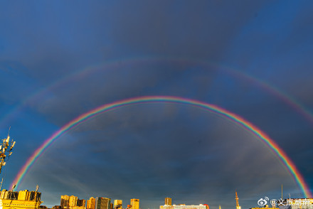 双彩虹+火烧云,暴雨过后的长沙天空惊现奇幻景象 双彩虹+火烧云,暴雨过后的长沙天空惊现奇幻景象