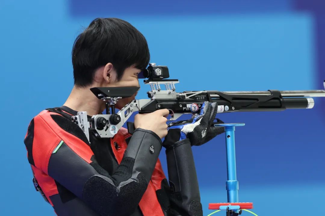 中国“00后”真的稳！“光靠干饭就”再夺一金 “阿条姐”追平纪录摘银