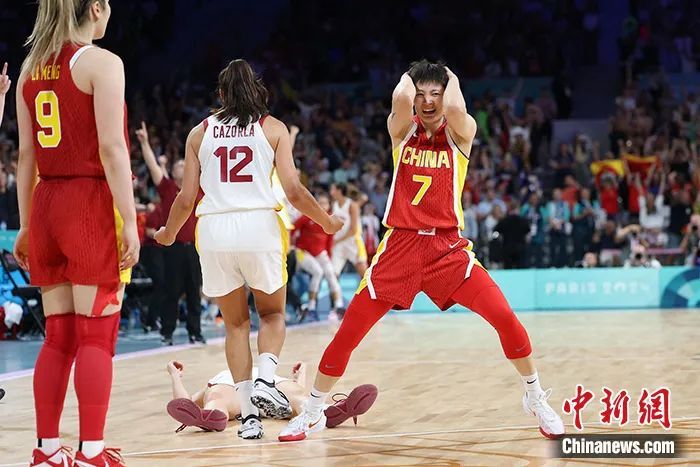 女篮1分惜败西班牙,主教练回应 女篮1分惜败西班牙,主教练回应