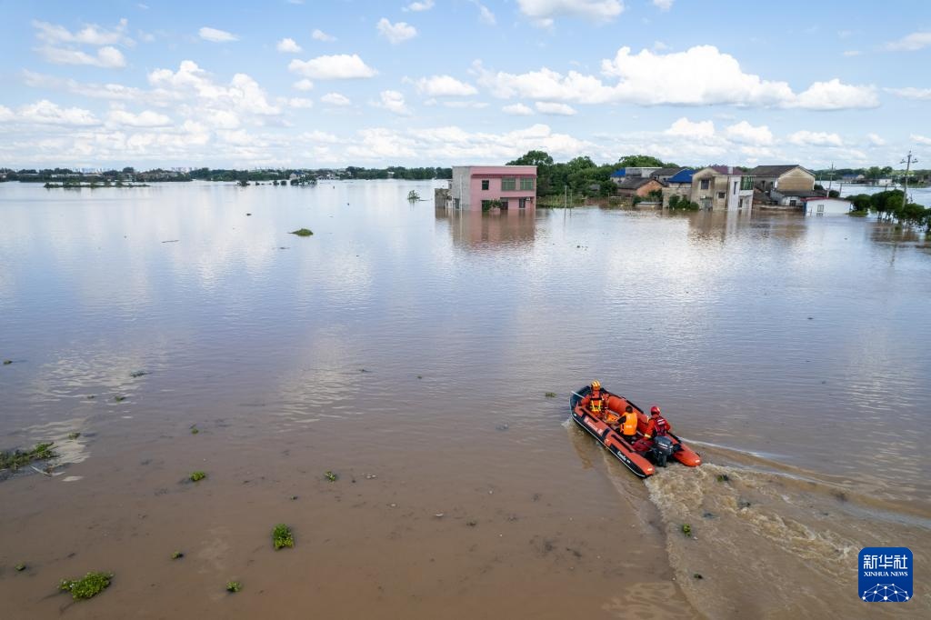 涓水湘潭县河口镇华中村堤段发生险情