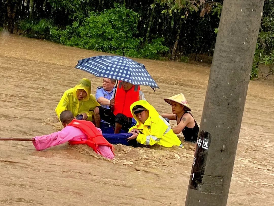 三预警齐发！湖南公安紧急抢险，转移群众