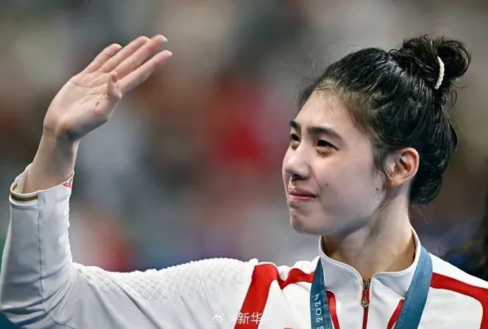 覃海洋最后50米从第一到第七，发生了啥？“雨霏别哭”热搜第一！徐嘉余霸气表态→