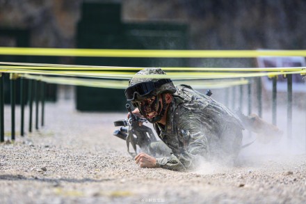 不服“暑”!直击武警官兵野外驻训 不服“暑”!直击武警官兵野外驻训