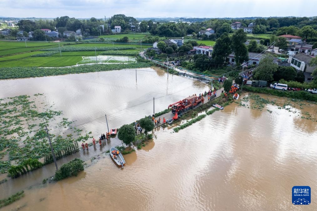 涓水湘潭县河口镇华中村堤段发生险情