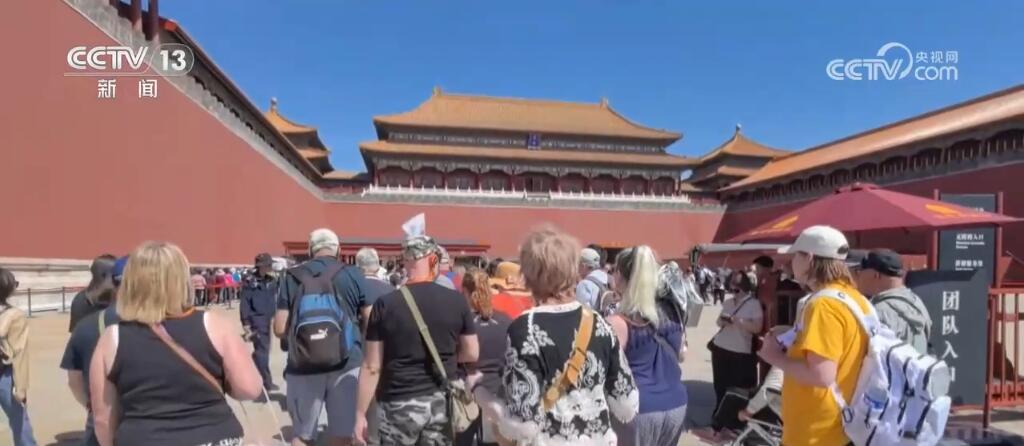 免签政策扩大 更多外国人来华感受生动、温暖、烟火气的中国 免签政策扩大 更多外国人来华感受生动、温暖、烟火气的中国