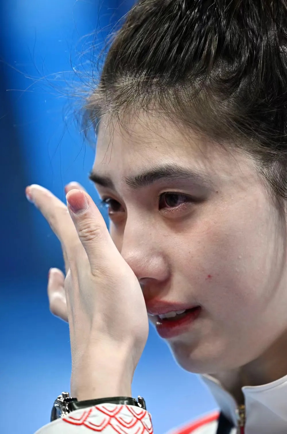 张雨霏哭了,摘铜后一幕冲上热搜 张雨霏哭了,摘铜后一幕冲上热搜