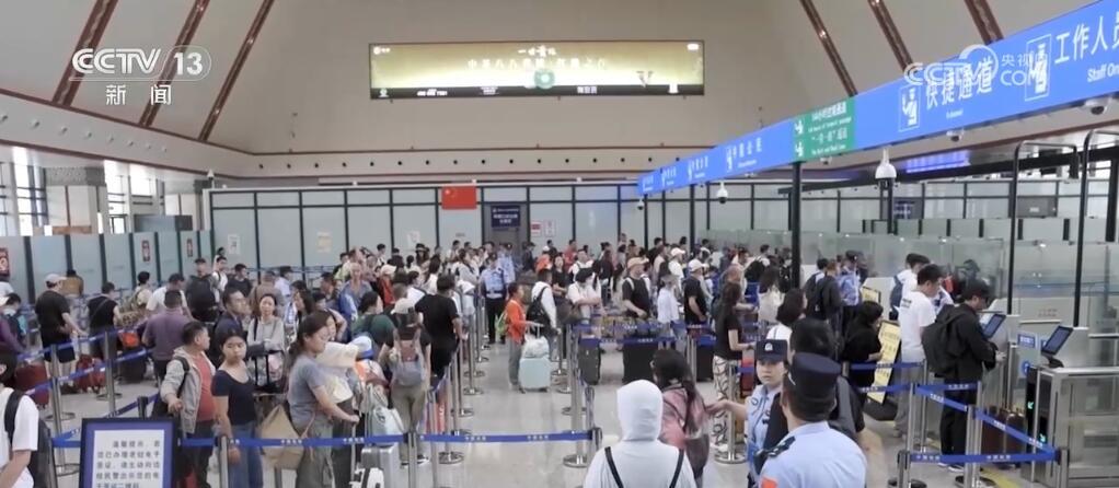 免签政策扩大 更多外国人来华感受生动、温暖、烟火气的中国 免签政策扩大 更多外国人来华感受生动、温暖、烟火气的中国