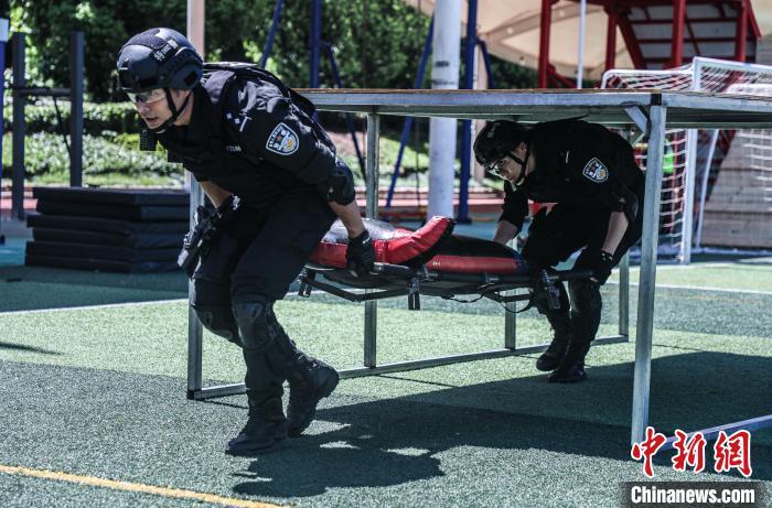 “巾帼须眉”齐上阵 直击上海特警“特战精英挑战赛”