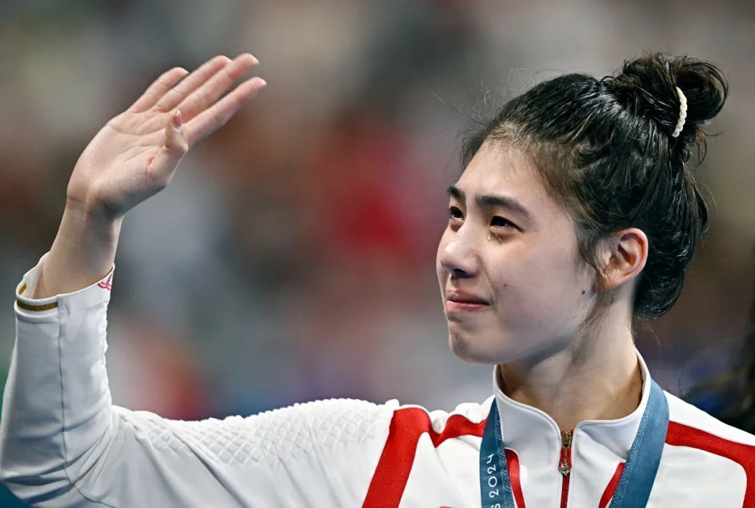 这一幕,热搜第一!张雨霏回应 这一幕,热搜第一!张雨霏回应