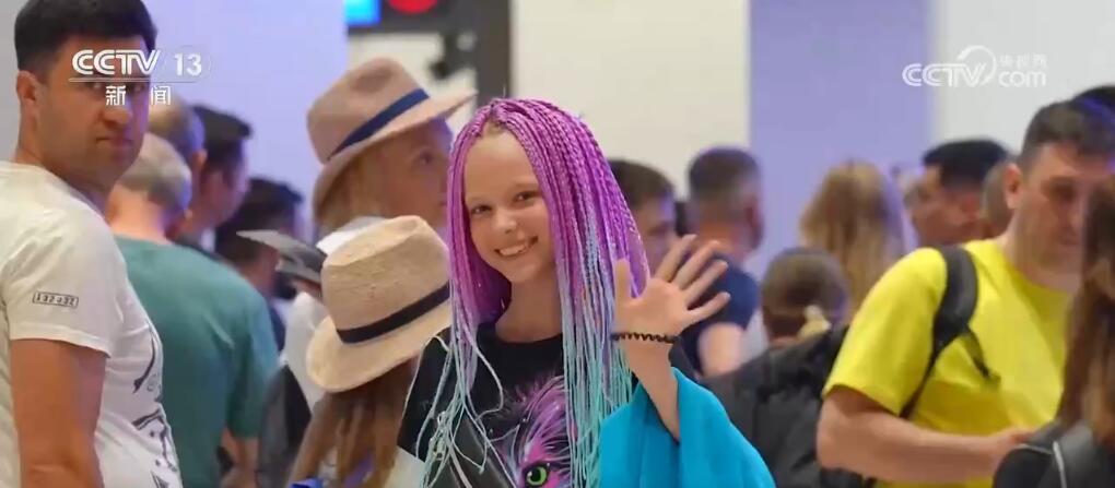 免签政策扩大 更多外国人来华感受生动、温暖、烟火气的中国 免签政策扩大 更多外国人来华感受生动、温暖、烟火气的中国