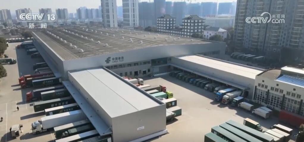 打通千城百业、贯通供需两端 快递“小包裹”推动经济“大发展”