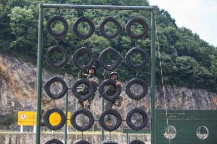 不服“暑”!直击武警官兵野外驻训 不服“暑”!直击武警官兵野外驻训