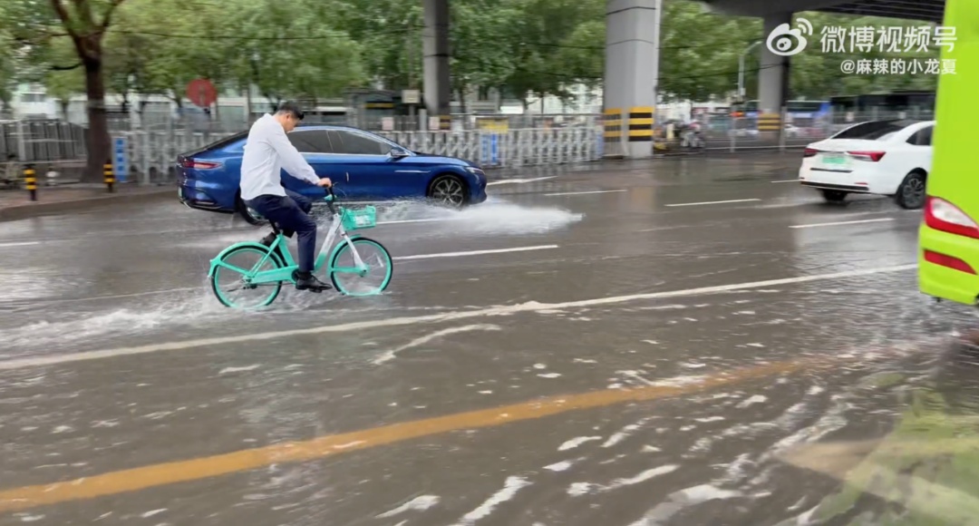北京多区升级发布暴雨橙色预警!暴雨赶上早高峰,已达严重拥堵,多预警生效中! 北京多区升级发布暴雨橙色预警!暴雨赶上早高峰,已达严重拥堵,多预警生效中!