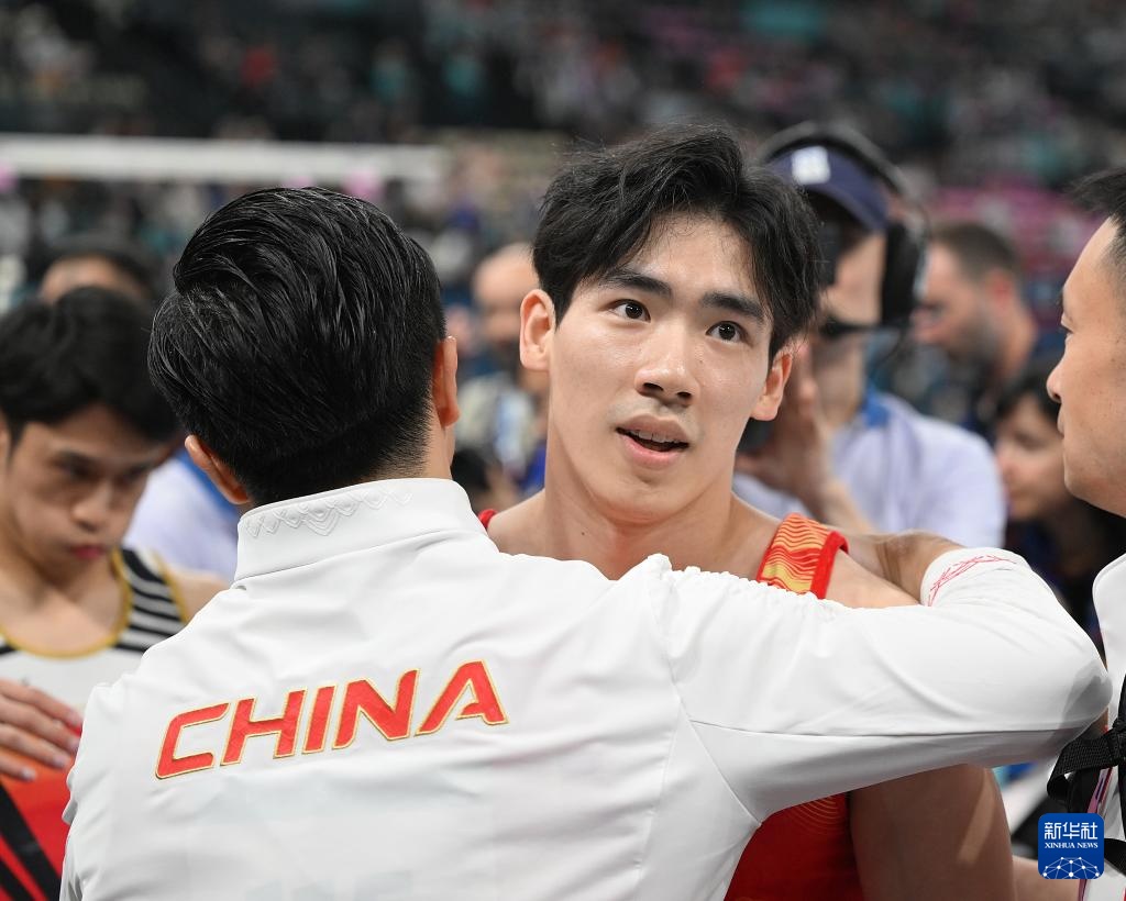 巴黎奥运会丨体操——男子团体决赛：中国队获得亚军