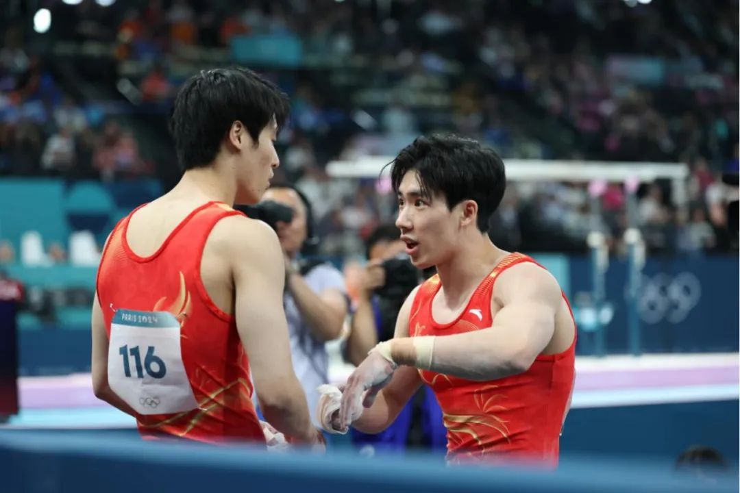 错失金牌的中国体操男团,路还长 错失金牌的中国体操男团,路还长