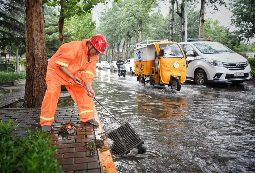北京发布积水内涝黄色预警，注意安全→