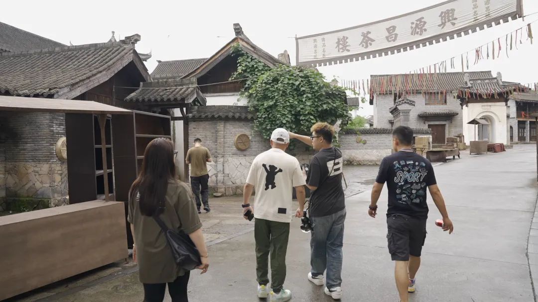 1分钟“重生复仇”，短剧“爽感”是如何炮制的