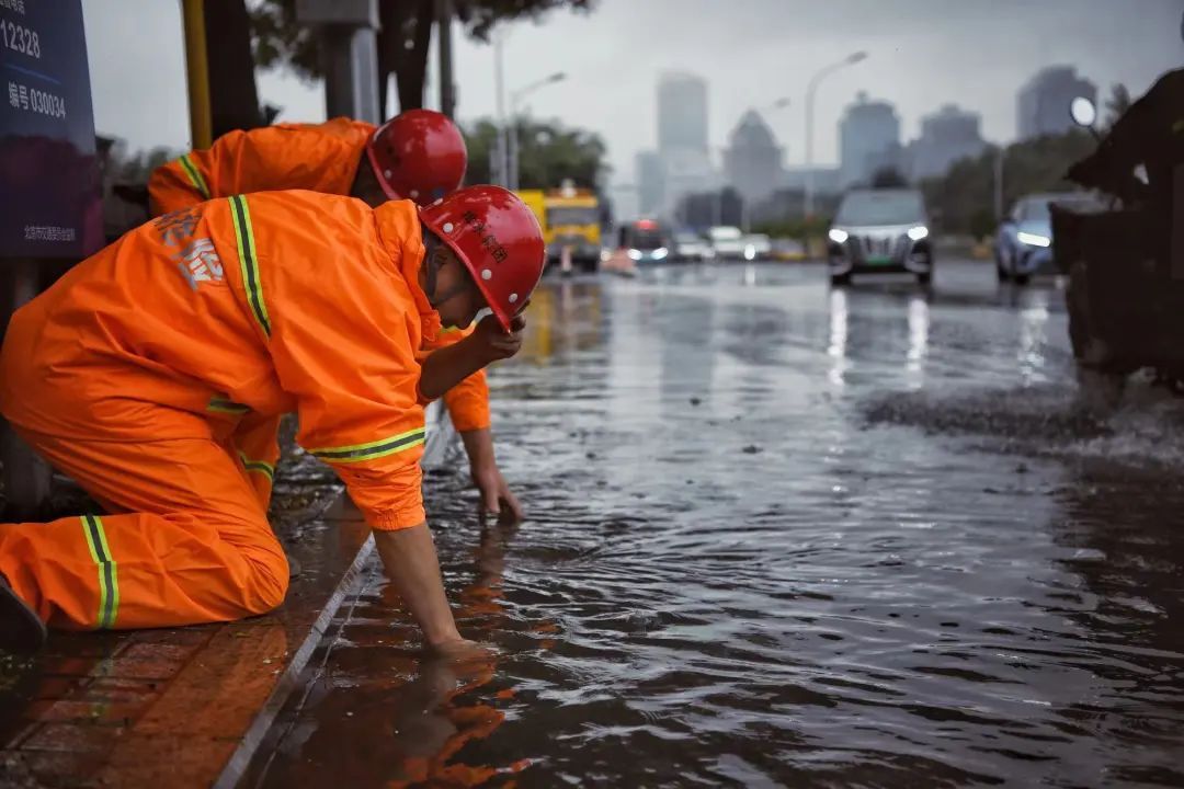 北京发布积水内涝黄色预警，注意安全→
