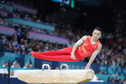 中国体操男团摘银 中国体操男团摘银